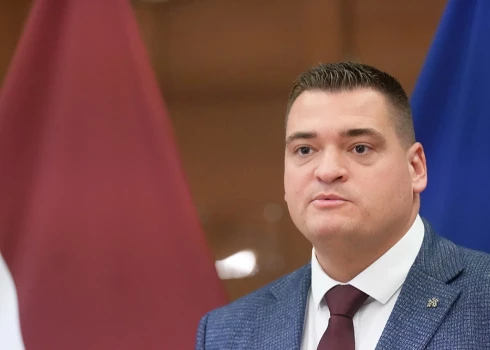 Rīgas vicemērs Edvards Ratnieks norāda, ka par pārkāpumiem tiks piemēroti administratīvi sodi vai kriminālatbildība.
