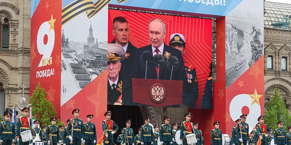 Putins savā īsajā runā daudz runāja par vēsturi un atkārtoti uzsvēra, ka ne tikai Ukraina, bet arī viss NATO bloks karo ar Krieviju.