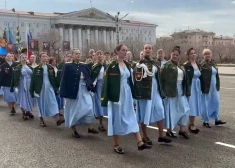 ВИДЕО: на параде 9 мая в России впервые прошли колонной вдовы убитых в Украине российских военных
