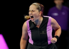 Ostapenko pārspēj ķīnieti Sjiņveņu un iekļūst Romas "WTA 1000" turnīra astotdaļfinālā
