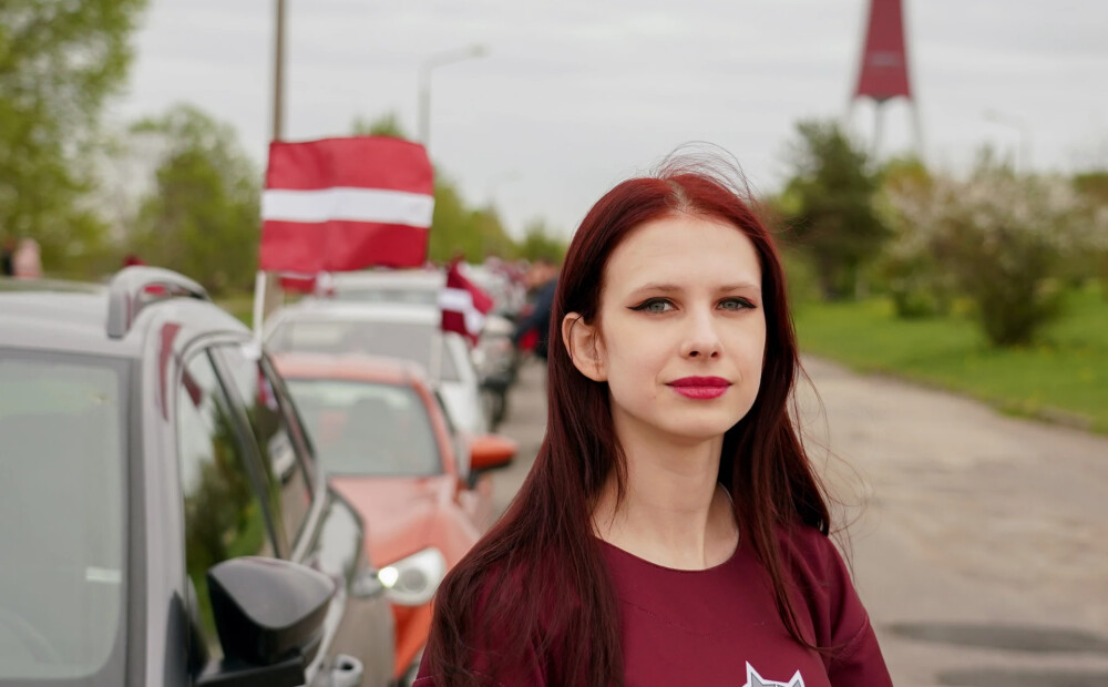 FOTO: patriotiskā gaisotnē Rīgā noslēdzies karogu brauciens