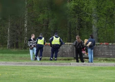 66 pārkāpuma procesi un trīs aizturētie - policija skaidro, kā Latvijā aizritēja 9. maijs