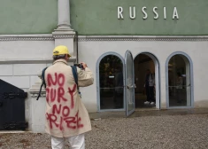 Krievijas dalības dēļ Venēcijas biennālē no publikas balvām atsakās desmitiem mākslinieku, tostarp Latvijas paviljons