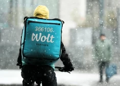 Многих это порадует: Wolt запускает в Латвии обязательный шаг для курьеров
