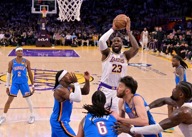 “Thunder” pārspēj “Lakers” un nonāk uzvaras attālumā no Rietumu konferences fināla