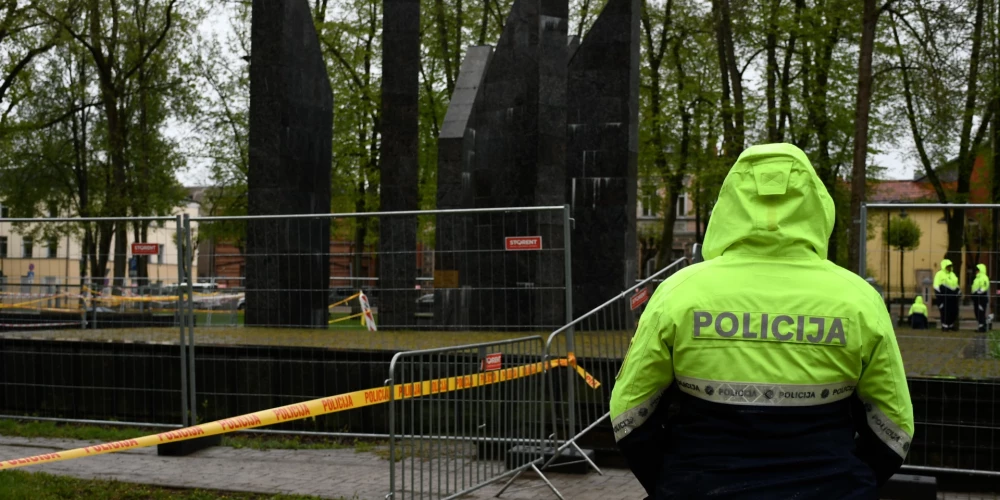 Norobežota pieeja pie "Mūžīgās uguns" Dubrovina parkā saistībā ar februārī notikušo negadījumu, kur apkopes laikā notika sprādziens.