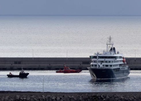 "MV Hondius" pie Tenerifes piekrastes Kanāriju salās.