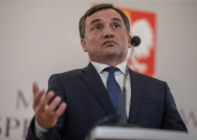 Apsūdzētais Polijas eksministrs Zjobro, iespējams, aizbēdzis uz ASV