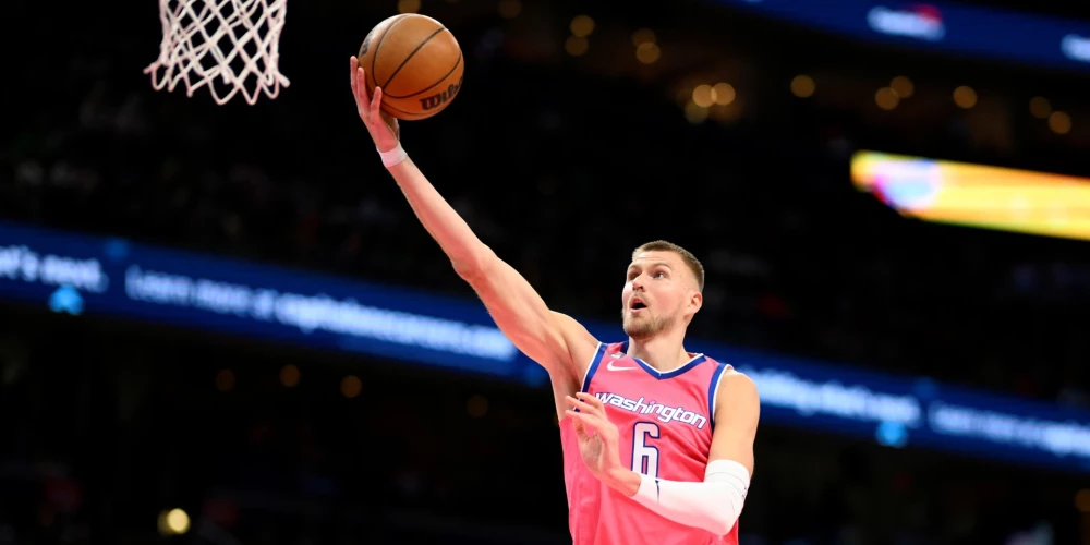 Kristaps Porziņģis spēlēja Vašingtonas "Wizards" no 2022. līdz 2023. gadam, pēc tam viņu aizmainīja uz Bostonas "Celtics", kur viņš nākamajā gadā kļuva par NBA čempionu. (foto: Scanpix / AP)