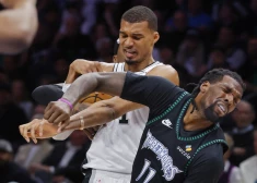 "Knicks" atkārto rekordu un otro gadu pēc kārtas spēlēs Austrumu finālā, Vembanjamu izraida par rupjību