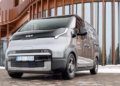 Jaunais Kia PV5 pierāda, ka elektroauto ēra sasniegusi arī komerctransportu.