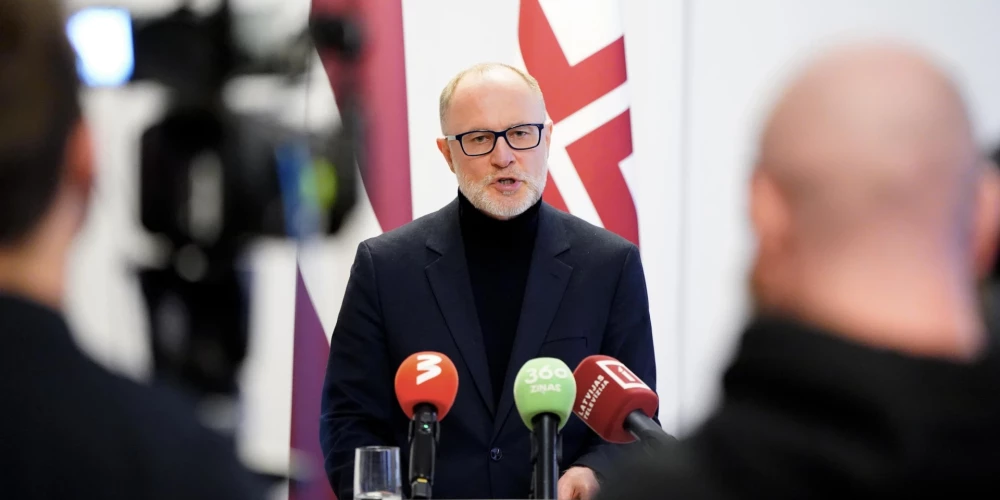 Aizsardzības ministrs Andris Sprūds paziņo par savu demisiju.
