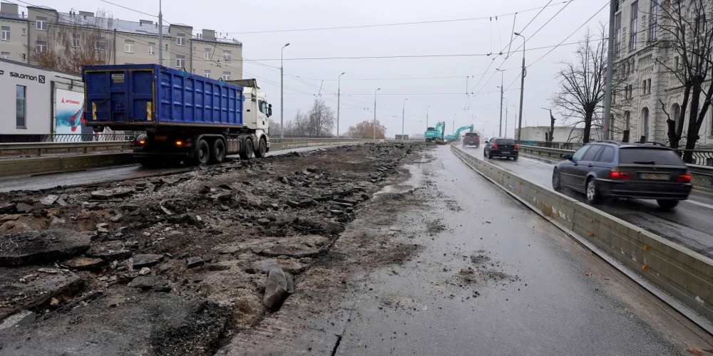 Ремонтные роботы на мосту Йорга Земитана.
