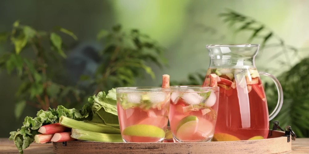 Viegli pagatavojama rabarberu limonāde.