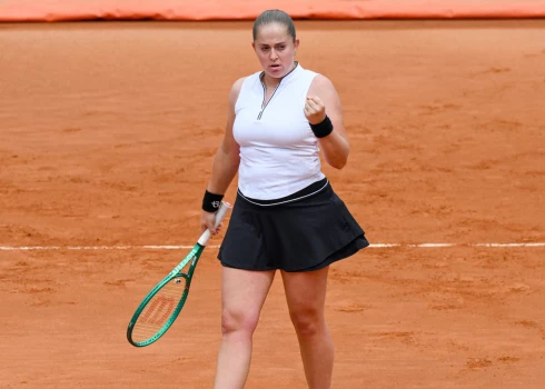 Aļona Ostapenko pagaidām Romā turnīru aizvada pārliecinoši. 