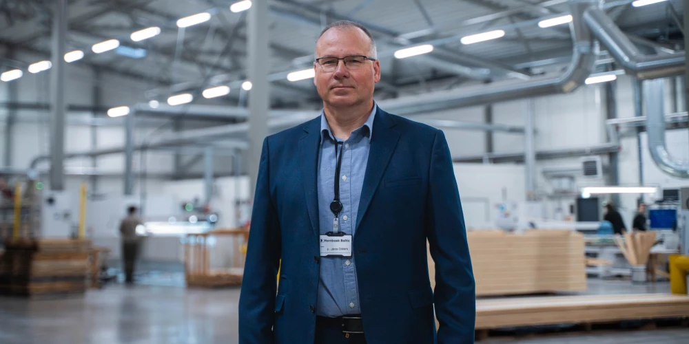 “Digitalizācijā īpašu uzmanību pievērsām cilvēkresursu uzskaites procesa pilnveidei un drošībai. Ļoti labs risinājums ražošanā ir personāla piekļuves turnikets, kas nodrošina gan precīzu laika uzskaiti, gan arī to, lai uzņēmumā neiekļūst nepiederošas personas,” stāsta Jānis Dišlers.