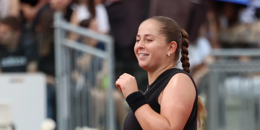 Aļona Ostapenko šoreiz varēja smaidīt. 