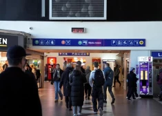 Sieviete uz Rīgas Centrālo staciju bija devusies pavadīt meitu.