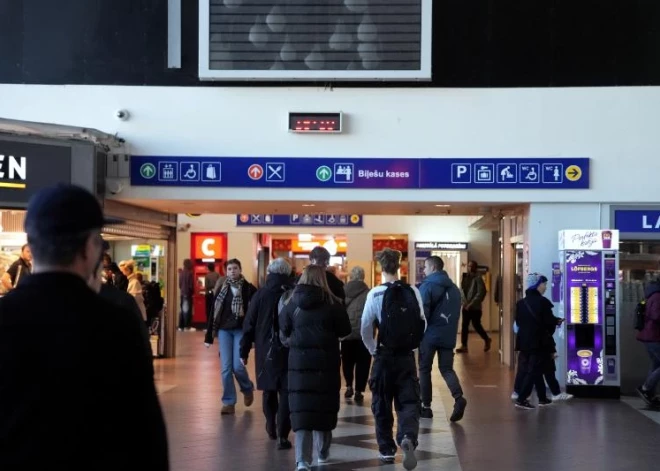 Sagrāba aiz kakla un mēģināja atņemt telefonu: Centrālajā stacijā gaišā dienas laikā noticis uzbrukums sievietei