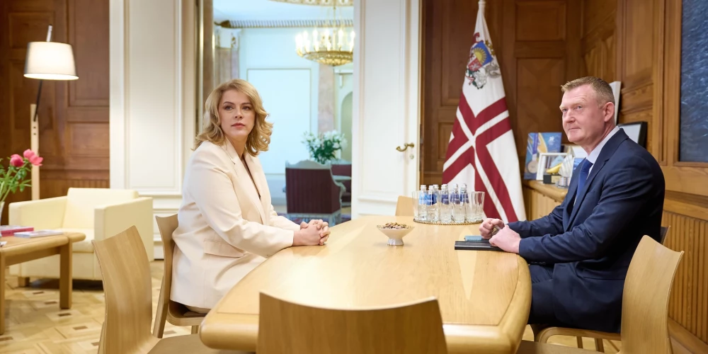 Ministru prezidente Evika Siliņa tiekas ar Aizsardzības ministru kandidātu Raivi Melni.