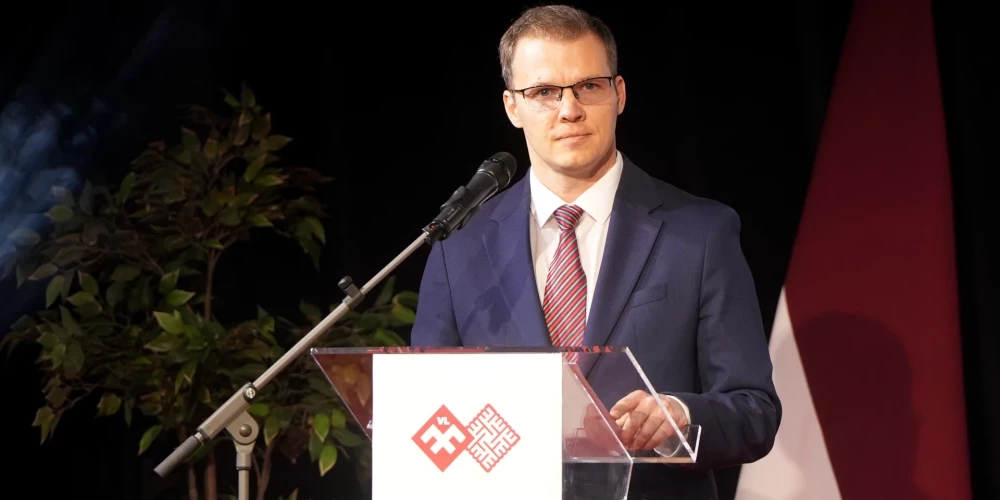 Raivis Dzintars nekandidēs 15. Saeimas vēlēšanās un nepretendēs uz politiskiem amatiem.