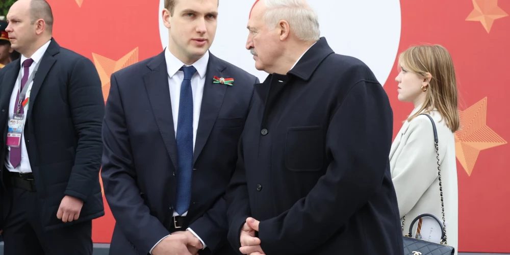 Nikolajs ar tēvu Aleksandru Lukašenko 2026. gada 9. maijā Maskavā.
