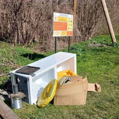 Salaspilī dažiem sakņu dārzu īpašniekiem ir visai savdabīga sapratne par to, kas ir dārza atkritumi jeb komposta kaudze.