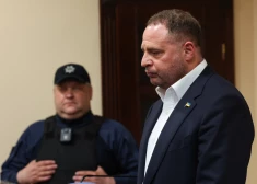 Bijušo Zelenska kancelejas vadītāju Jermaku vēlas apcietināt