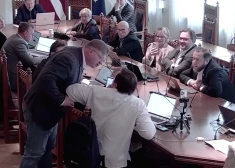 Только без рук! Комиссия по этике займется потасовкой в Рижской думе