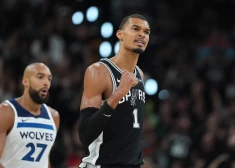 Viktora Vembanjamas daudzpusīgais sniegums palīdz "Spurs" tuvoties NBA Rietumu konferences finālam 