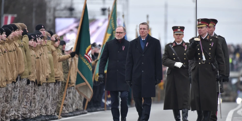 Valsts prezidents Edgars Rinkēvičs vairākām militārpersonām piešķīris augstāku dienesta pakāpi.