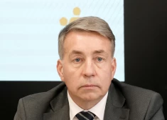 Jautāts, kā vērtē Siliņas spēju šobrīd vadīt valdību, Augulis pēc īsas pauzes teica, ka tas ir labs jautājums, un viņš domā, ka Siliņa kopumā ir zaudējusi sabiedrības un politisko spēku uzticību.