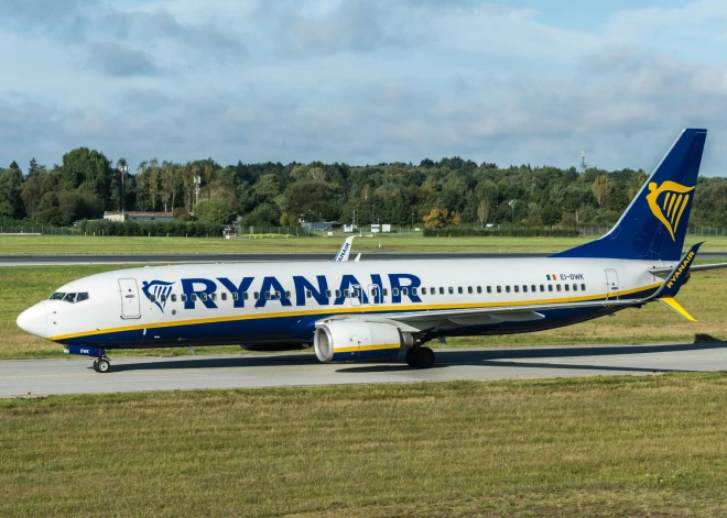 "Ryanair" atkal palielinās piemaksas darbiniekiem, kuri "pieķer" pārkāpējus