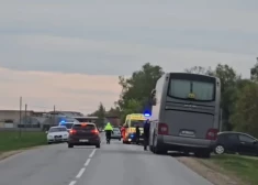 Skolnieces bojāeja Bauskas novadā aktualizē drošību pie skolēnu autobusiem