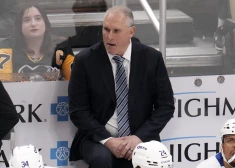 Toronto “Maple Leafs” pēc neveiksmīgas sezonas atlaiž galveno treneri Berubē