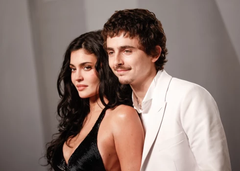 Kailija Dženere un Timortijs Šalamē “Vanity Fair” ballē pēc “Oskaru” ceremonijas šā gada martā.