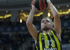Žagars gūst astoņus punktus “Fenerbahce” zaudējumā Turcijas čempionātā