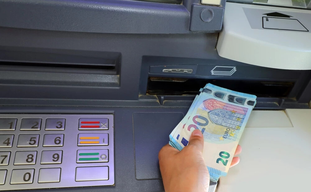 Spridzināja bankomātu, bet seifs neatvērās: trim apsūdzētajiem stājies spēkā notiesājošs spriedums