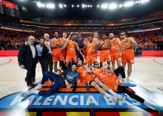 "Valencia" ar izcilu aizsardzību pirmajā puslaikā pirmo reizi kluba vēsturē sasniedz Eirolīgas finālčetrinieku
