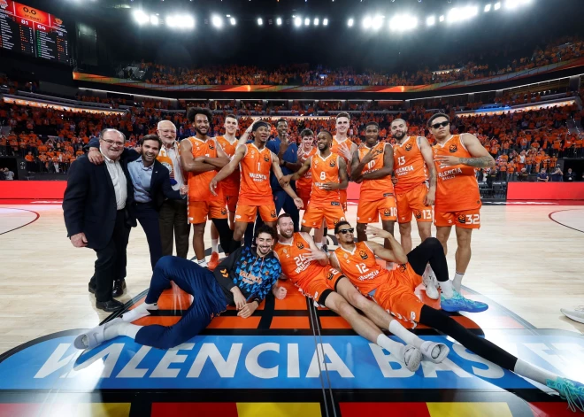 "Valencia" ar izcilu aizsardzību pirmajā puslaikā pirmo reizi kluba vēsturē sasniedz Eirolīgas finālčetrinieku