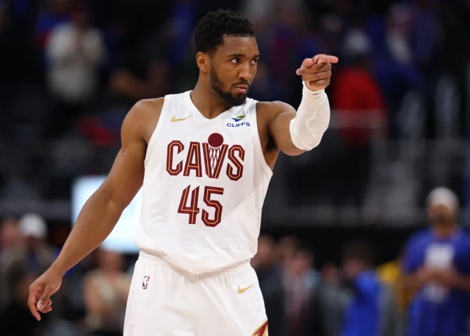 "Cavaliers" ar izrāvienu spēles beigās izrauj svarīgu uzvaru NBA izslēgšanas spēlēs