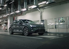 No konveijera Zviedrijā noripo pirmais elektriskais Volvo EX60