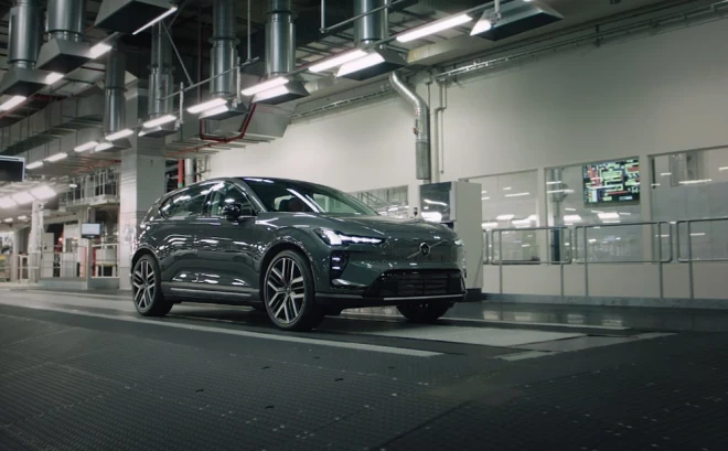Tas ir arī pirmais Volvo modelis, kura ražošanā tiks izmantota megacasting jeb lielizmēra detaļu presēšanas tehnoloģija.