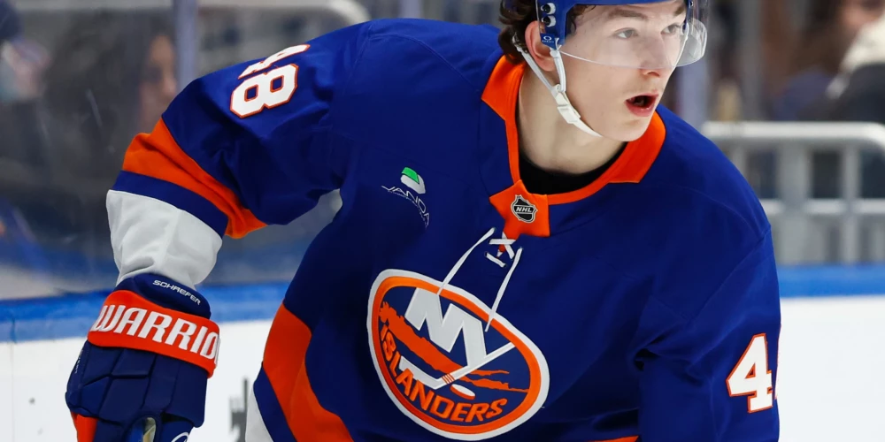Ņujorkas "Islanders" aizsargs Metjū Šeifers šajā sezonā izcēlās ar 23 vārtu guvumiem.