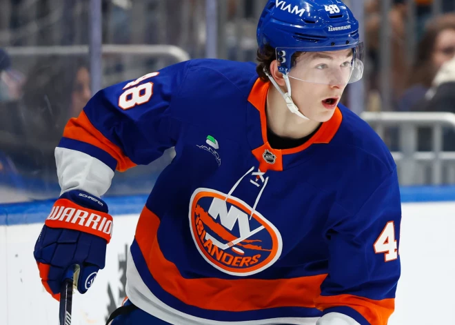Par NHL sezonas labāko debitantu atzīts "Islanders" aizsargs Šeifers