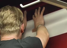 VIDEO: patriotiskās krāsās iekārtota Latvijas hokeja izlases ģērbtuve pasaules čempionāta mājvietā
