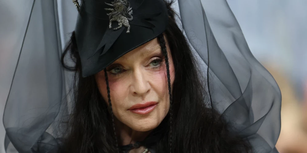 Popdīva Madonna ierodas uz "Met Gala" pasākumu.