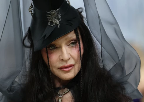 Popdīva Madonna ierodas uz "Met Gala" pasākumu.