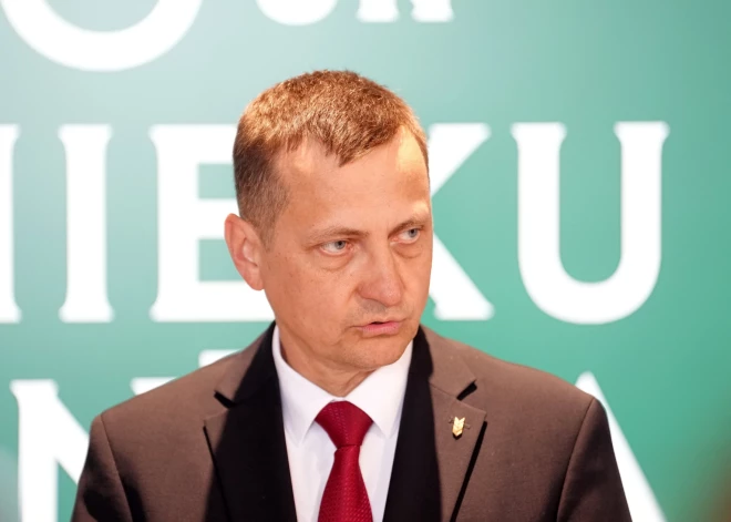 У Краузе изъяли компьютер и телефон: министр отрицает задержание, но прокуратура говорит обратное