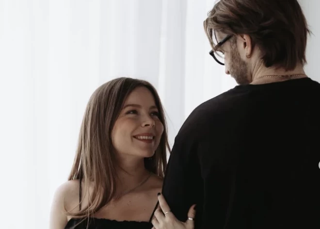 Dziedošā dvīne Katrīne Dīķe un hokejists Edgars Dīķis gaida otro bērniņu